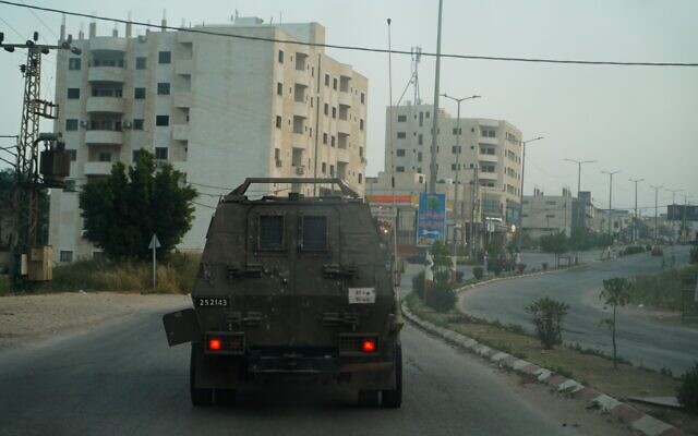 Israeli troops conduct raids in the West Bank on Wednesday, April 27, 2022 (Israel Defense Forces) Israeli troops conduct raids in the West Bank on Wednesday, April 27, 2022 (Israel Defense Forces)