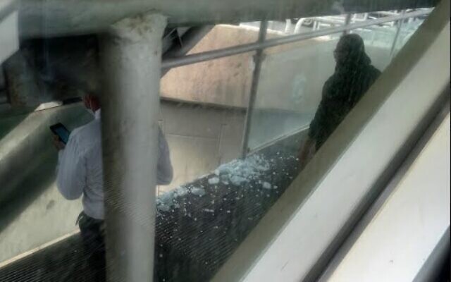 A broken panel through which a worker apparently fell onto the Ayalon Highway, April 11, 2022 (Gedalyah Reback)