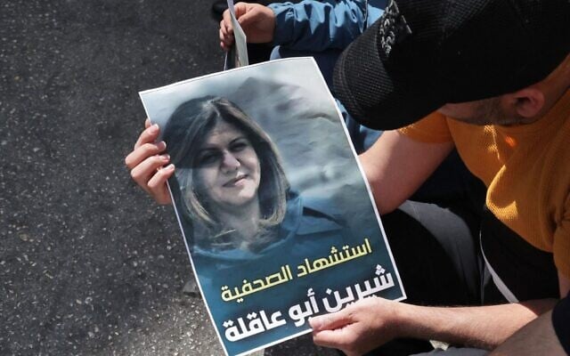 Palestinians hold a poster displaying veteran Al Jazeera journalist Shireen Abu Aqleh, who was shot dead during clashes between Israeli troops and Palestinian gunmen as she covered an IDF raid on the West Bank's Jenin refugee camp on May 11, 2022, in the West Bank city of Hebron. The poster reads in Arabic, "the Martyrdom of Journalist Shireen Abu Aqleh". (HAZEM BADER / AFP) Palestinians hold a poster displaying veteran Al Jazeera journalist Shireen Abu Aqleh, who was shot dead during clashes between Israeli troops and Palestinian gunmen as she covered an IDF raid on the West Bank's Jenin refugee camp on May 11, 2022, in the West Bank city of Hebron. The poster reads in Arabic, "the Martyrdom of Journalist Shireen Abu Aqleh". (HAZEM BADER / AFP)