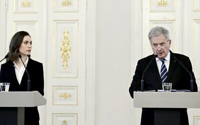 This file photo taken on February 24, 2022 shows Finland's President Sauli Niinistö (R) and Finland's Prime Minister Sanna Marin addressing a press conference on Russia's invasion of Ukraine in Helsinki, Finland (Markku Ulander / Lehtikuva / AFP)