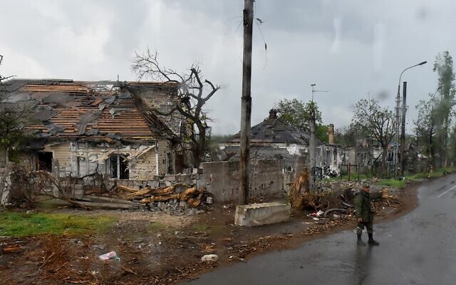 A Russian serviceman stands on the side of a road next to destroyed houses in Ukraine's port city of Mariupol on May 18, 2022. (Olga MALTSEVA / AFP) A Russian serviceman stands on the side of a road next to destroyed houses in Ukraine's port city of Mariupol on May 18, 2022. (Olga MALTSEVA / AFP)