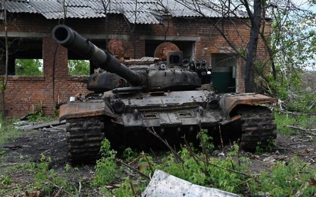 A destroyed tank is seen near the village of Biskvitne near Kharkiv on May 19, 2022, amid Russia's military invasion launched on Ukraine. (Sergey Bobok/AFP) A destroyed tank is seen near the village of Biskvitne near Kharkiv on May 19, 2022, amid Russia's military invasion launched on Ukraine. (Sergey Bobok/AFP)