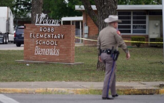An officer walks outside of Robb Elementary School in Uvalde, Texas, May 24, 2022. (Allison Dinner/AFP) An officer walks outside of Robb Elementary School in Uvalde, Texas, May 24, 2022. (Allison Dinner/AFP)