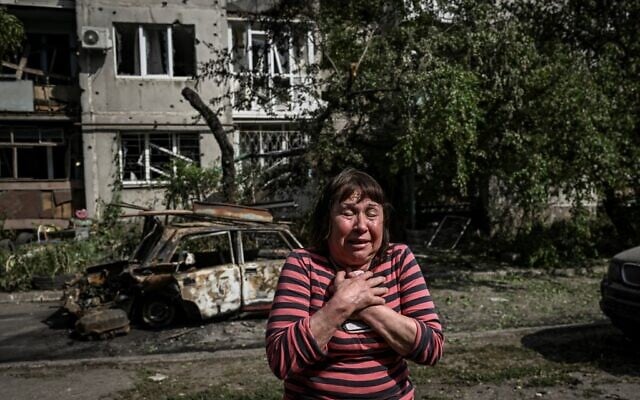 A woman reacts outside a damaged apartment building after a strike in the city of Slovyansk at the eastern Ukrainian region of Donbas on May 31, 2022, amid Russia's invasion of Ukraine. (Aris Messinis/AFP) A woman reacts outside a damaged apartment building after a strike in the city of Slovyansk at the eastern Ukrainian region of Donbas on May 31, 2022, amid Russia's invasion of Ukraine. (Aris Messinis/AFP)