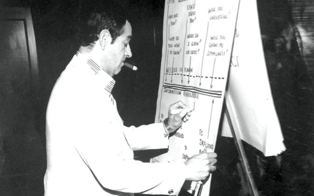 Herbie Cohen diagramming a successful negotiation for students circa 1978. (Courtesy of Rich Cohen)