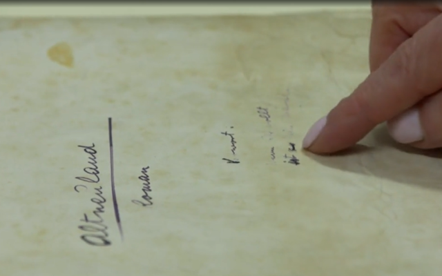 Susan Burns, curator at the Central Zionist Archives in Jerusalem points to the opening of Herzl's 'Altneuland,' on May 9, 2022. (Screen grab/Channel 13) Susan Burns, curator at the Central Zionist Archives in Jerusalem points to the opening of Herzl's 'Altneuland,' on May 9, 2022. (Screen grab/Channel 13)