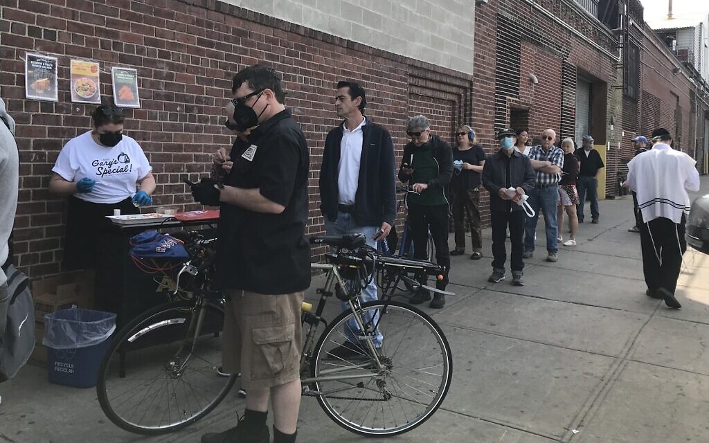 The 'Fish Friday' line on May 20, 2022. It was the last Fish Friday for Gary Brownstein, the creator of 'Gary's Specials.' (Julia Gergely/ JTA)