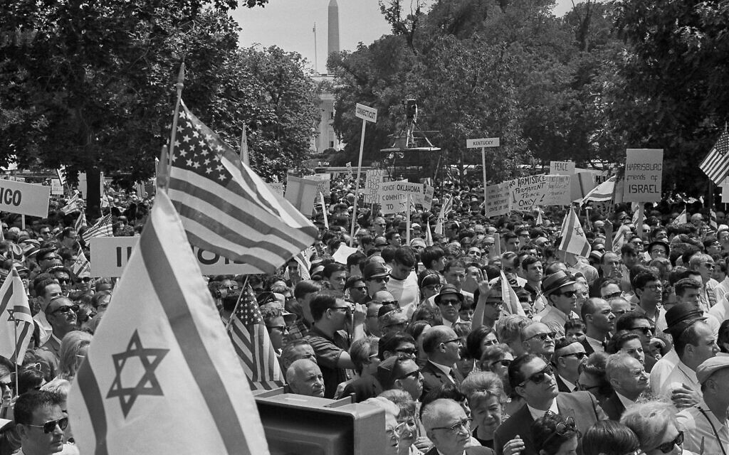 A crowd of Jewish-Americans hold a rally in support of Israel near the White House, in Washington, D.C., June 8, 1967. (AP) A crowd of Jewish-Americans hold a rally in support of Israel near the White House, in Washington, D.C., June 8, 1967. (AP)