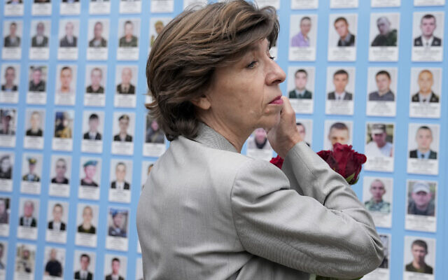 French Foreign Minister Catherine Colonna visits the Memorial Wall of Fallen Defenders of Ukraine in Kyiv, Ukraine, May 30, 2022. (Natacha Pisarenko/AP)