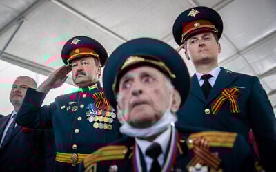Jewish World War II veterans and their relatives take part in a ceremony for 'Victory Day' in Jerusalem, on May 9, 2021. The ceremony marks the day Germany officially surrendered to Alied forces. (Yonatan Sindel/Flash90)