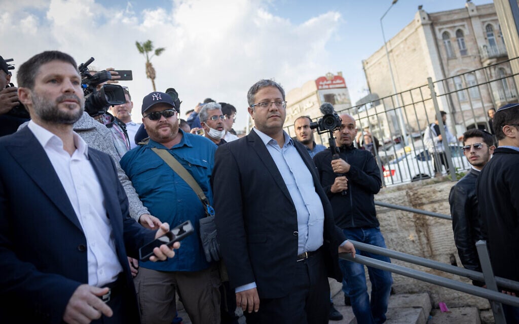 MKs Bezalel Smotrich (L) and Itamar Ben Gvir (C) at Damascus Gate in Jerusalem's Old City on October 20, 2021. (Yonatan Sindel/Flash90)