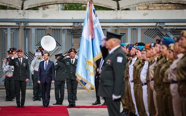 President Isaac Herzog with IDF Chief of Staff Aviv Kochavi during an event for outstanding soldiers as part of Israel's 74th Independence Day celebrations, at the President's residence in Jerusalem on May 9, 2019. (Yonatan Sindel/Flash90) President Isaac Herzog with IDF Chief of Staff Aviv Kochavi during an event for outstanding soldiers as part of Israel's 74th Independence Day celebrations, at the President's residence in Jerusalem on May 9, 2019. (Yonatan Sindel/Flash90)