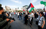 Palestinian protesters in the East Jerusalem neighborhood of Beit Hanina clash with police during a protest condemning the death of Al Jazeera journalist Shireen, May 11, 2022. (Jamal Awad/Flash90)