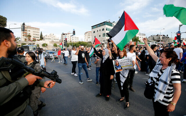 Palestinian protesters in the East Jerusalem neighborhood of Beit Hanina clash with police during a protest condemning the death of Al Jazeera journalist Shireen, May 11, 2022. (Jamal Awad/Flash90) Palestinian protesters in the East Jerusalem neighborhood of Beit Hanina clash with police during a protest condemning the death of Al Jazeera journalist Shireen, May 11, 2022. (Jamal Awad/Flash90)