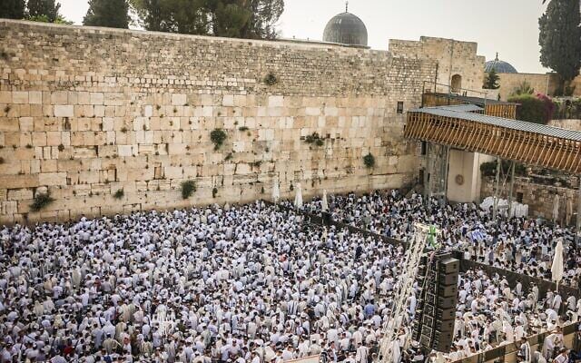 Jews pray at the Western Wall in the Old City on Jerusalem Day, May 29, 2022 (Yonatan Sindell/Flash90) Jews pray at the Western Wall in the Old City on Jerusalem Day, May 29, 2022 (Yonatan Sindell/Flash90)