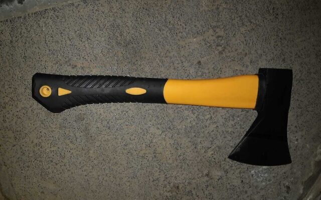 Axe carried by Palestinian suspect arrested by police in the West Bank, May 16, 2022. (Israel Police spokesperson) Axe carried by Palestinian suspect arrested by police in the West Bank, May 16, 2022. (Israel Police spokesperson)