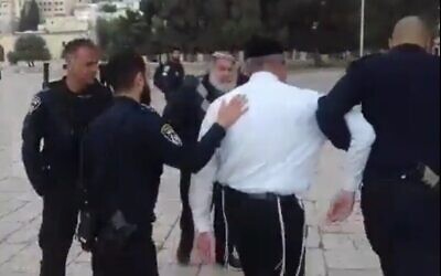 Screen capture from video of man Jewish man detained by police for bowing down on the Temple Mount in Jerusalem, May 23, 2022. (Twitter) Screen capture from video of man Jewish man detained by police for bowing down on the Temple Mount in Jerusalem, May 23, 2022. (Twitter)