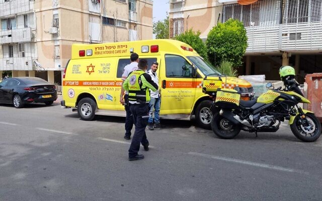 Magen David Adom paramedics are seen outside an apartment in Ashdod where a woman was found dead in a suspected murder, May 16, 2022. (Magen David Adom) Magen David Adom paramedics are seen outside an apartment in Ashdod where a woman was found dead in a suspected murder, May 16, 2022. (Magen David Adom)