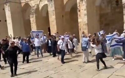 Jewish religious nationalists wave the Israeli flag on the Temple Mount, May 29, 2022 (Screen grab) Jewish religious nationalists wave the Israeli flag on the Temple Mount, May 29, 2022 (Screen grab)