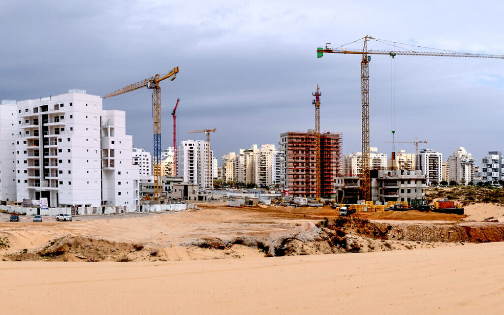 Housing construction in Holon. Illustrative. (100 via iStock by Getty Images) Housing construction in Holon. Illustrative. (100 via iStock by Getty Images)