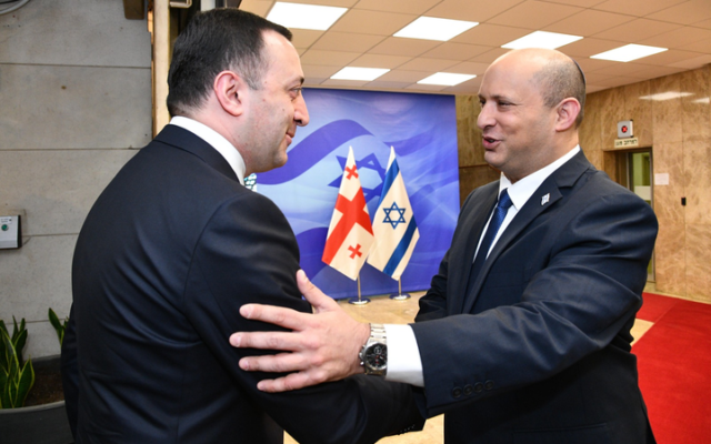 Prime Minister Naftali Bennett meets his Georgian counterpart, Irakli Garibashvili, at his office in Jerusalem, May 30, 2022 (Haim Zach/GPO)