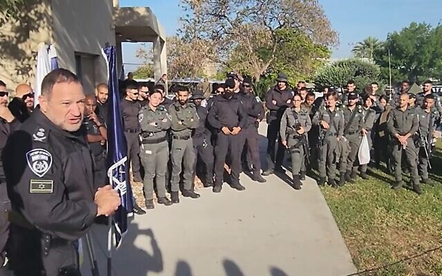 Police Commissioner Kobi Shabtai (L) addresses officers involved in manhunt for Elad terrorists at Kibbutz Nachshonim, May 8, 2022 (Screen grab) Police Commissioner Kobi Shabtai (L) addresses officers involved in manhunt for Elad terrorists at Kibbutz Nachshonim, May 8, 2022 (Screen grab)