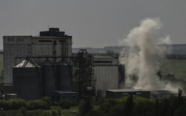 Smoke rises during shelling at a factory in the city of Soledar in the region of Donbas, eastern Ukraine, June 3, 2022. (Aris Messinis/AFP) Smoke rises during shelling at a factory in the city of Soledar in the region of Donbas, eastern Ukraine, June 3, 2022. (Aris Messinis/AFP)