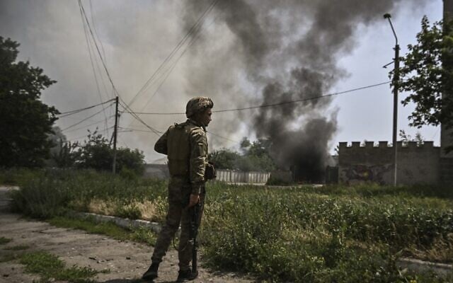 A Ukrainian serviceman stands in front of a burning vehicle during an artillery duel between Ukrainian and Russian troops in the city of Lysychansk, eastern Ukrainian region of Donbas, on June 11, 2022. (Aris Messinis/AFP) A Ukrainian serviceman stands in front of a burning vehicle during an artillery duel between Ukrainian and Russian troops in the city of Lysychansk, eastern Ukrainian region of Donbas, on June 11, 2022. (Aris Messinis/AFP)
