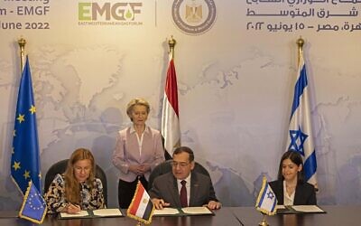 European Commission President Ursula von der Leyen (back) looks on as EU Commissioner for Energy Kadri Simson (L), Egyptian Minister of Petroleum Tarek el-Molla (C), and Israeli Minister of Energy Karine Elharrar (R) sign a trilateral natural gas deal at the ministerial meeting of the East Mediterranean Gas Forum (EMGF) in Cairo on June 15, 2022. The deal provides for the export of Israeli natural gas, via Egypt, to Europe. (Khaled DESOUKI / AFP) European Commission President Ursula von der Leyen (back) looks on as EU Commissioner for Energy Kadri Simson (L), Egyptian Minister of Petroleum Tarek el-Molla (C), and Israeli Minister of Energy Karine Elharrar (R) sign a trilateral natural gas deal at the ministerial meeting of the East Mediterranean Gas Forum (EMGF) in Cairo on June 15, 2022. The deal provides for the export of Israeli natural gas, via Egypt, to Europe. (Khaled DESOUKI / AFP)