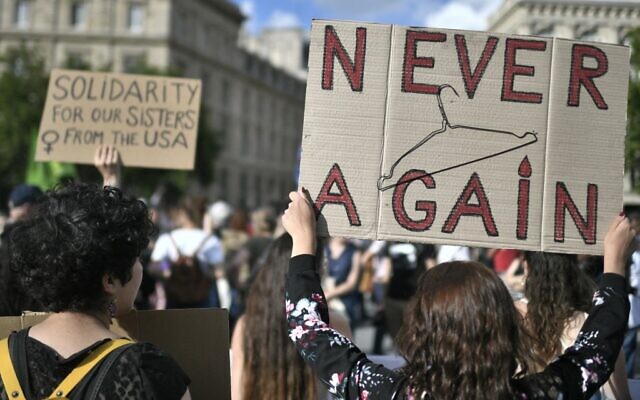 Protestors hold signs during a rally in support of worldwide abortion rights in Paris, after the US Supreme Court's overturned America's constitutional right to abortion, on June 24, 2022. (STEPHANE DE SAKUTIN / AFP) Protestors hold signs during a rally in support of worldwide abortion rights in Paris, after the US Supreme Court's overturned America's constitutional right to abortion, on June 24, 2022. (STEPHANE DE SAKUTIN / AFP)