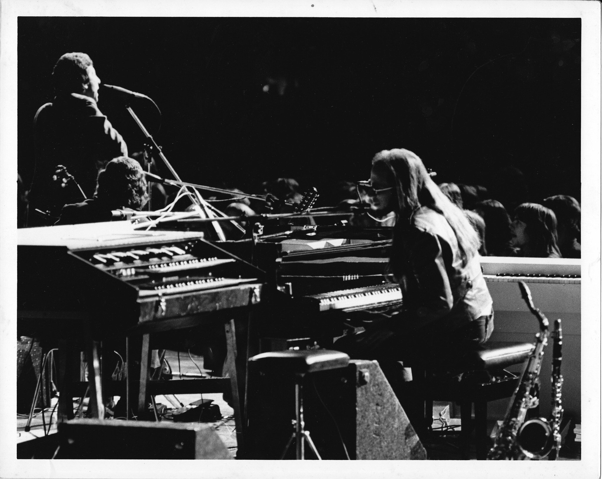 John Lissauer on keyboard and Leonard Cohen singing in a 1974 concert performance during the New Skin for the Old Ceremony tour, promoting the first album Lissauer produced for Leonard Cohen. (Photo by Erin Dickins) John Lissauer on keyboard and Leonard Cohen singing in a 1974 concert performance during the New Skin for the Old Ceremony tour, promoting the first album Lissauer produced for Leonard Cohen. (Photo by Erin Dickins)