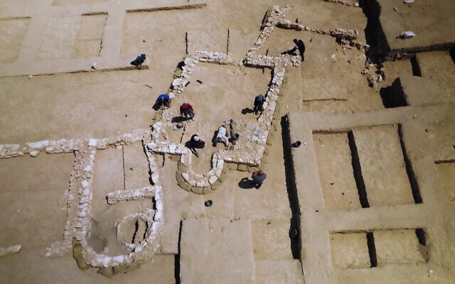 Aerial photographs of the 7th century mosque near today's Rahat. (Emil Aladjem, Israel Antiquities Authority) Aerial photographs of the 7th century mosque near today's Rahat. (Emil Aladjem, Israel Antiquities Authority)