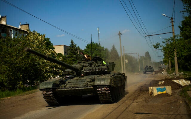 Ukrainian tanks move in Donetsk region, eastern Ukraine, May 30, 2022. (Francisco Seco/AP) Ukrainian tanks move in Donetsk region, eastern Ukraine, May 30, 2022. (Francisco Seco/AP)