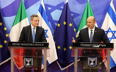Italian Prime Minister Mario Draghi, left, and Prime Minister Naftali Bennett make a press statement at the prime minster's office in Jerusalem, June 14, 2022. (Abir Sultan/Pool via AP)