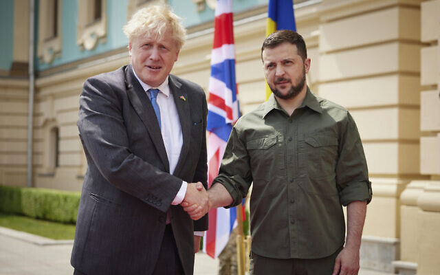 In this image provided by the Ukrainian Presidential Press Office, Ukrainian President Volodymyr Zelenskyy, right, and Britain's Prime Minister Boris Johnson, pose for a photo during their meeting in downtown Kyiv, Ukraine, June 17, 2022. (Ukrainian Presidential Press Office via AP) In this image provided by the Ukrainian Presidential Press Office, Ukrainian President Volodymyr Zelenskyy, right, and Britain's Prime Minister Boris Johnson, pose for a photo during their meeting in downtown Kyiv, Ukraine, June 17, 2022. (Ukrainian Presidential Press Office via AP)