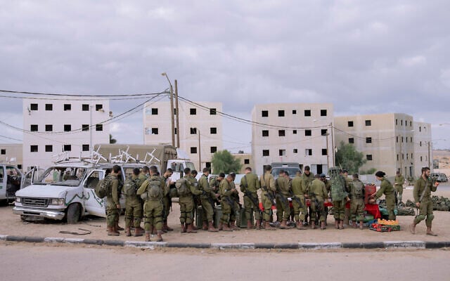 Israeli soldiers have their lunch during an urban warfare exercise at an army training facility at the Tzeelim army base, southern Israel Jan. 4, 2022. (Oded Balilty/AP)
