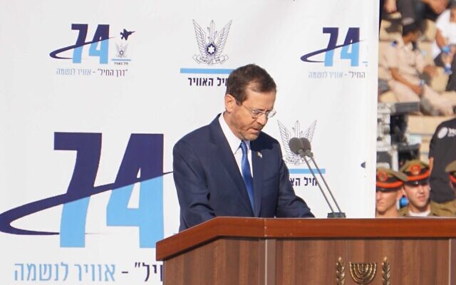 President Isaac Herzog speaks at the IAF pilots course graduation ceremony on June 23, 2022. (Emanuel Fabian/Times of Israel)