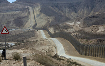 View of highway 10, on the southern Israeli border with Egypt. (Moshe Shai/FLASH90) View of highway 10, on the southern Israeli border with Egypt. (Moshe Shai/FLASH90)