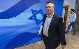 Justice Minister Gideon Sa'ar arrives for the weekly cabinet meeting at the Prime Minister's Office in Jerusalem on May 22, 2022. (Olivier Fitoussi/Flash90)