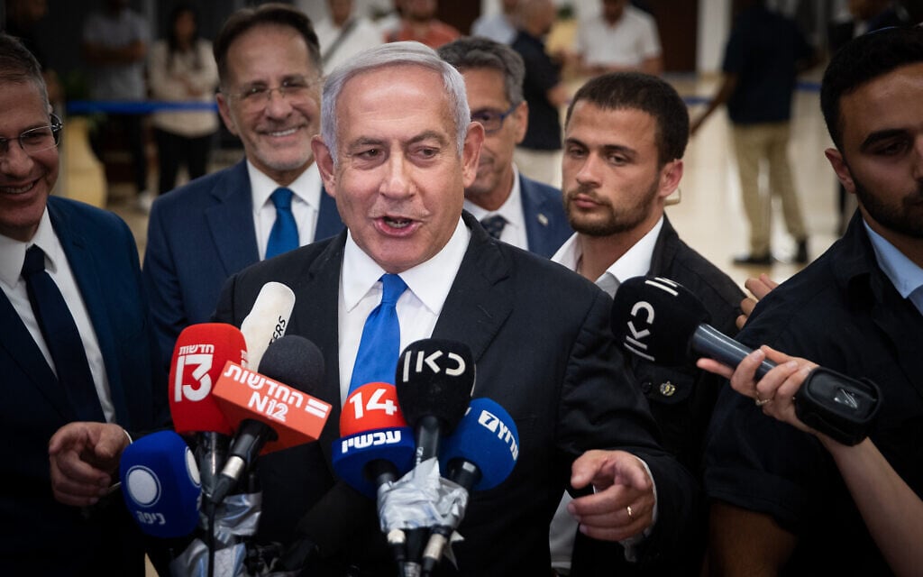 Opposition leader Benjamin Netanyahu hails the collapse of the Bennett-Lapid coalition, at the Knesset in Jerusalem on June 20, 2022. (Yonatan Sindel/Flash90) Opposition leader Benjamin Netanyahu hails the collapse of the Bennett-Lapid coalition, at the Knesset in Jerusalem on June 20, 2022. (Yonatan Sindel/Flash90)