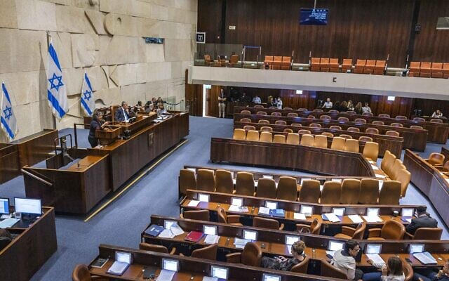 The assembly hall of the Knesset in Jerusalem ahead of vote to disband parliament, on June 22, 2022. (Olivier Fitoussi/Flash90) The assembly hall of the Knesset in Jerusalem ahead of vote to disband parliament, on June 22, 2022. (Olivier Fitoussi/Flash90)