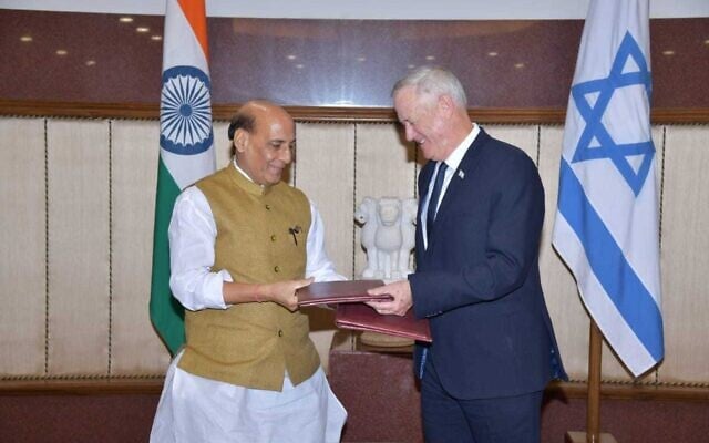 Defense Minister Benny Gantz, right meets with Indian Defense Minister Rajnath Singh in India, June 2, 2022. (Virender Singh) Defense Minister Benny Gantz, right meets with Indian Defense Minister Rajnath Singh in India, June 2, 2022. (Virender Singh)