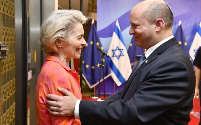 Prime Minister Naftali Bennett greets visiting European Commission President Ursula von der Leyen at his office in Jerusalem on June 14, 2022 (Haim Zach/GPO) Prime Minister Naftali Bennett greets visiting European Commission President Ursula von der Leyen at his office in Jerusalem on June 14, 2022 (Haim Zach/GPO)