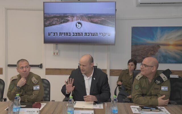 Prime Minister Naftali Bennett visits the IDF's Gaza Division in southern Israel, June 22, 2022. (Haim Zach/GPO) Prime Minister Naftali Bennett visits the IDF's Gaza Division in southern Israel, June 22, 2022. (Haim Zach/GPO)