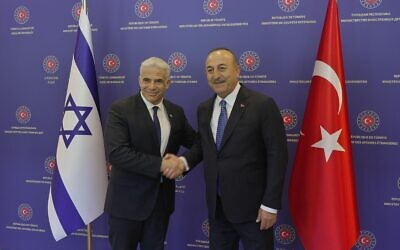 Foreign Minister Yair Lapid (L) meets with his Turkish counterpart, Mevlut Cavusoglu, in Ankara on June 23, 2022. (Boaz Oppenheim/GPO)