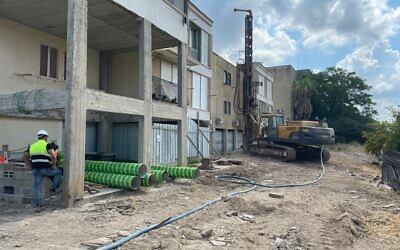 Defense Ministry and military engineers work to construct bomb shelters in homes 
in the northern town of Shlomi, June 28, 2022. (Defense Ministry)