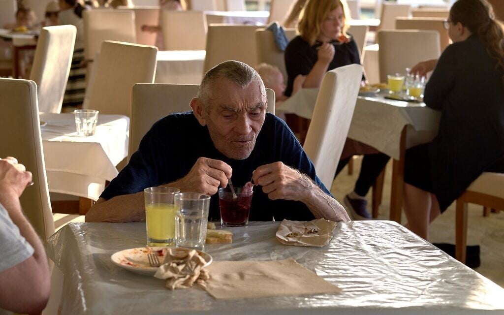 People breakfasting at a camp for Ukrainian Jewish refugees in Balatonőszöd, Hungary, in June 2022. (Courtesy of EMIH)