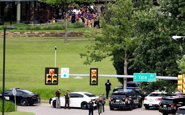Police and firefighters in Tulsa, Oklahoma respond to a shooting at the Natalie Medical Building next to Saint Francis Hospital on Wednesday afternoon. (Ian Maule/Tulsa World, via AP) Police and firefighters in Tulsa, Oklahoma respond to a shooting at the Natalie Medical Building next to Saint Francis Hospital on Wednesday afternoon. (Ian Maule/Tulsa World, via AP)