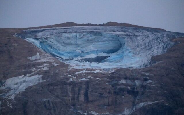This photograph taken on July 3, 2022 from Canazei, shows the ice serac that collapsed on the Marmolada, near Punta Rocca (Pierre TEYSSOT / AFP) This photograph taken on July 3, 2022 from Canazei, shows the ice serac that collapsed on the Marmolada, near Punta Rocca (Pierre TEYSSOT / AFP)