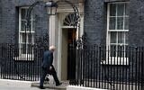 Britain's Prime Minister Boris Johnson walks back into 10 Downing Street in central London on July 7, 2022 after announcing his resignation (Daniel LEAL / AFP)